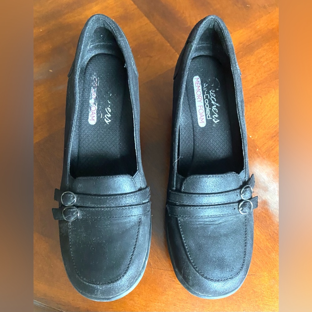 Skechers Air-Cooled Memory Foam Loafers.  sz 8.5